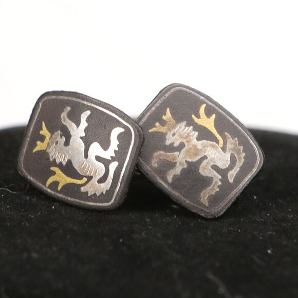 Vintage Swank Coat of Arm Fighting Lion Shield Earrings Screw Back  Black Silver - Picture 2 of 6
